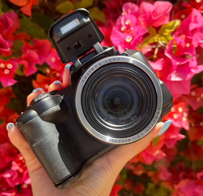 Fujifilm FinePix S8630 with Carrying Case