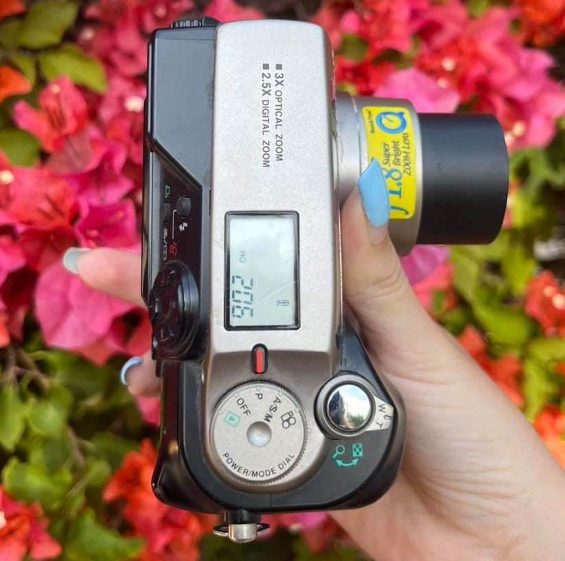 Vintage Olympus Camedia C-2040 Zoom