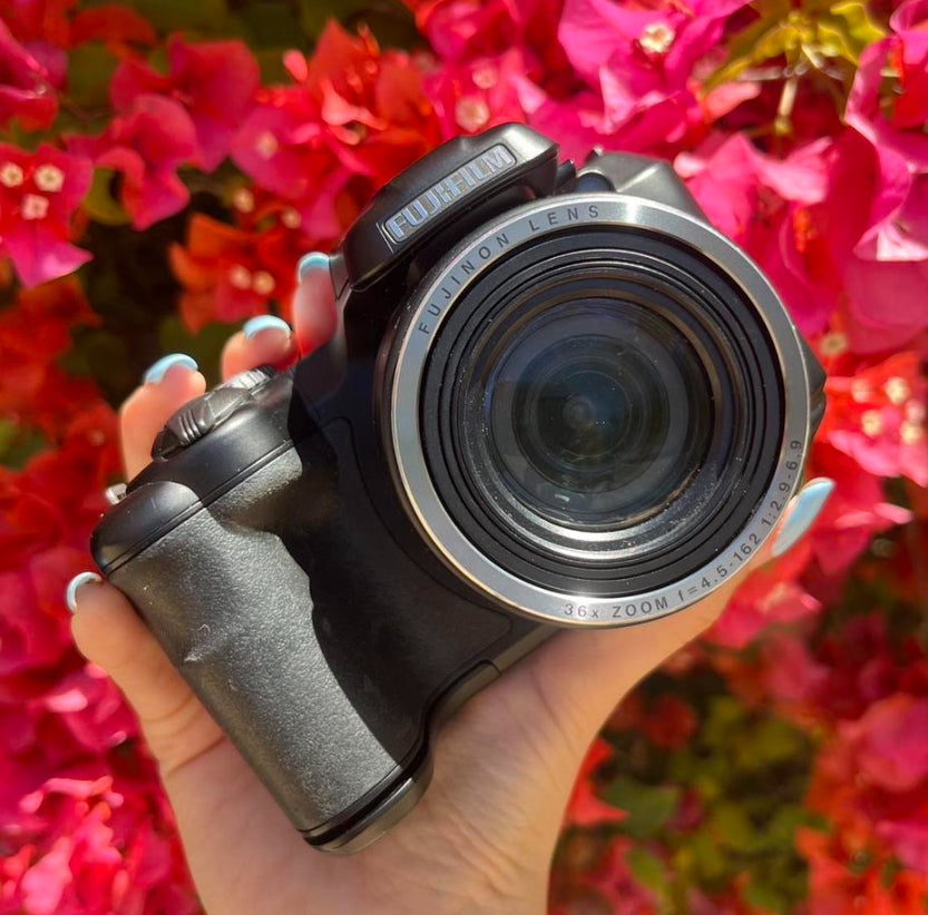 Fujifilm FinePix S8630 with Carrying Case