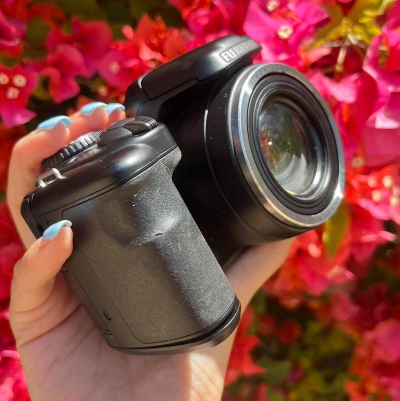 Fujifilm FinePix S8630 with Carrying Case