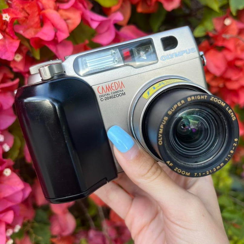 Vintage Olympus Camedia C-2040 Zoom