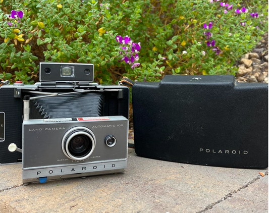 Polaroid Automatic 100 Land Camera